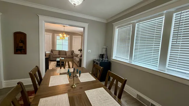 $2,800 | 500 Barrett Street, Elgin, IL 60120