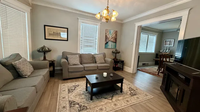 $2,800 | 500 Barrett Street, Elgin, IL 60120