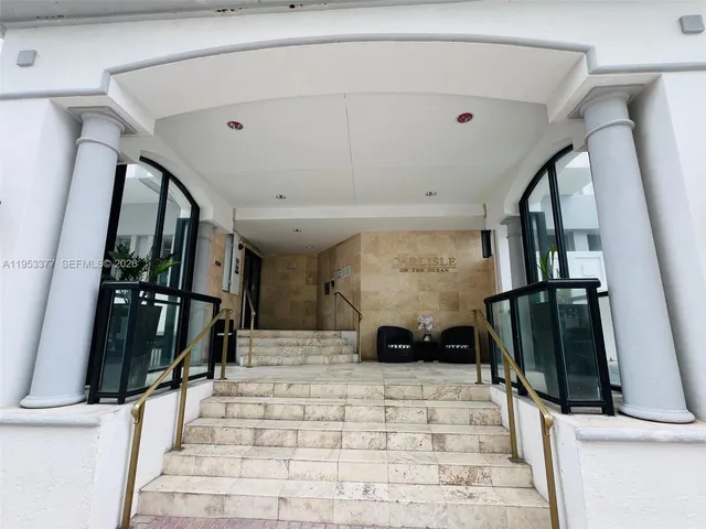 $2,650 | 9195 Collins Avenue, Unit 413, Surfside, FL 33154