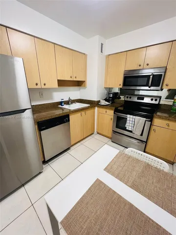 $2,650 | 9195 Collins Avenue, Unit 413, Surfside, FL 33154