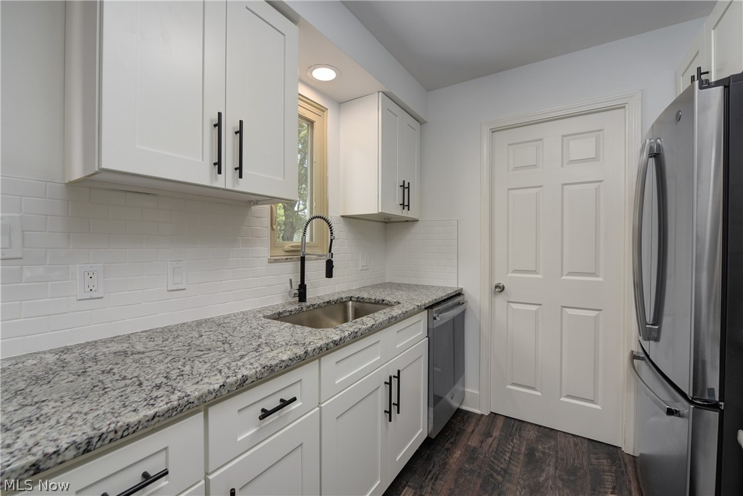 26825 Knickerbocker Road Bay Village, OH 44140 - Photo 5 of 29 Gallery Image 5