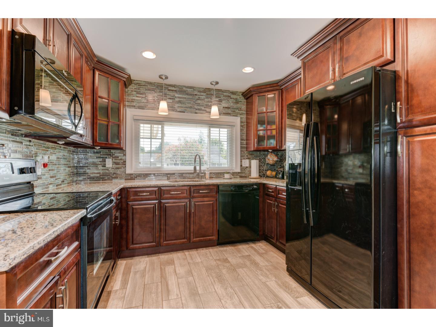 49 Hydrangea Road Levittown, PA 19056 - Photo 4 of 21 Gallery Image 4