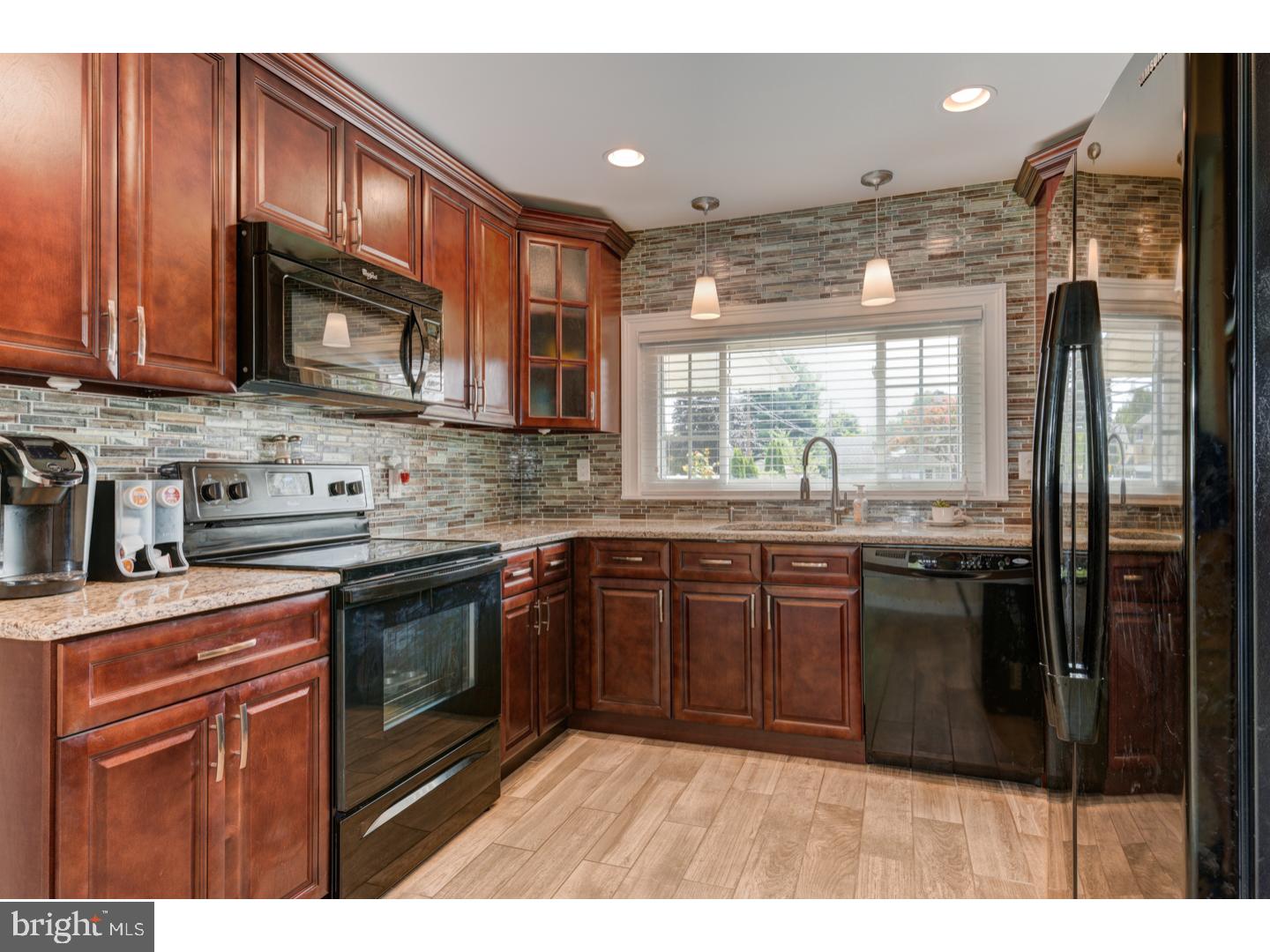 49 Hydrangea Road Levittown, PA 19056 - Photo 6 of 21 Gallery Image 6
