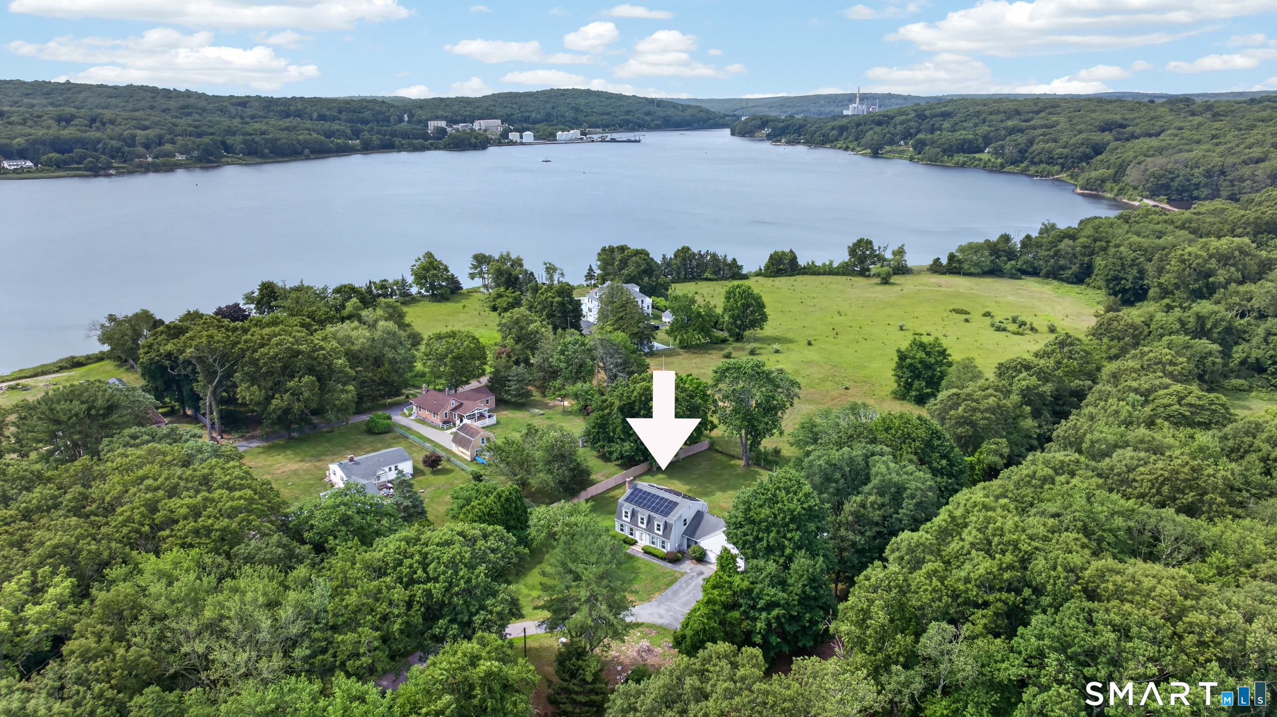 7 Massapeag Point Road Montville, CT 06382 - Photo 2 of 39