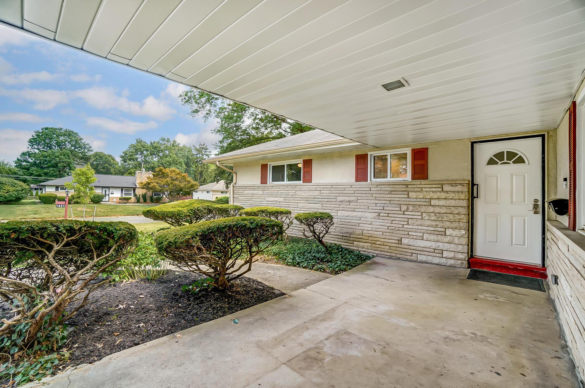 1421 Kenwick Road Columbus, OH 43209 - Photo 9 of 82 008