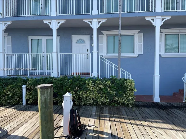 $2,700 | 2415 Northwest 16th St Road, Unit 102, Miami, FL 33125