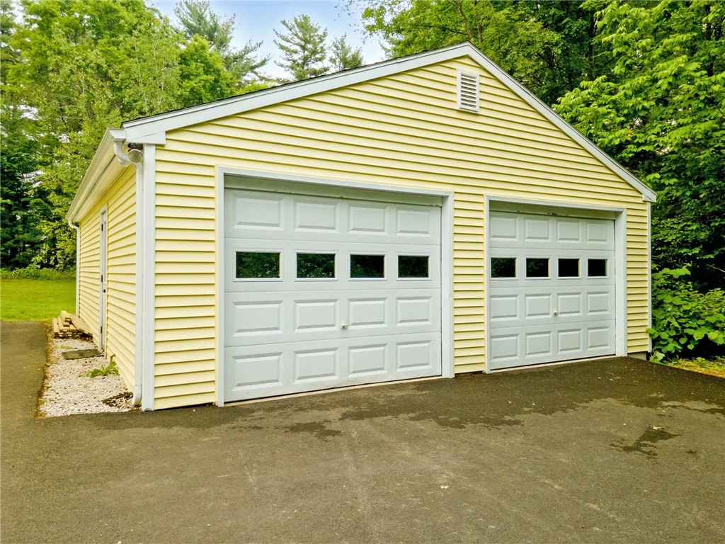 38 Locust Street Freetown, MA 02702 - Photo 5 of 34