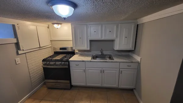 $2,100 | 8 Cedar Court, Unit 1, Lowell, MA 01852