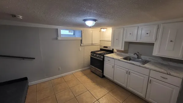 $2,100 | 8 Cedar Court, Unit 1, Lowell, MA 01852