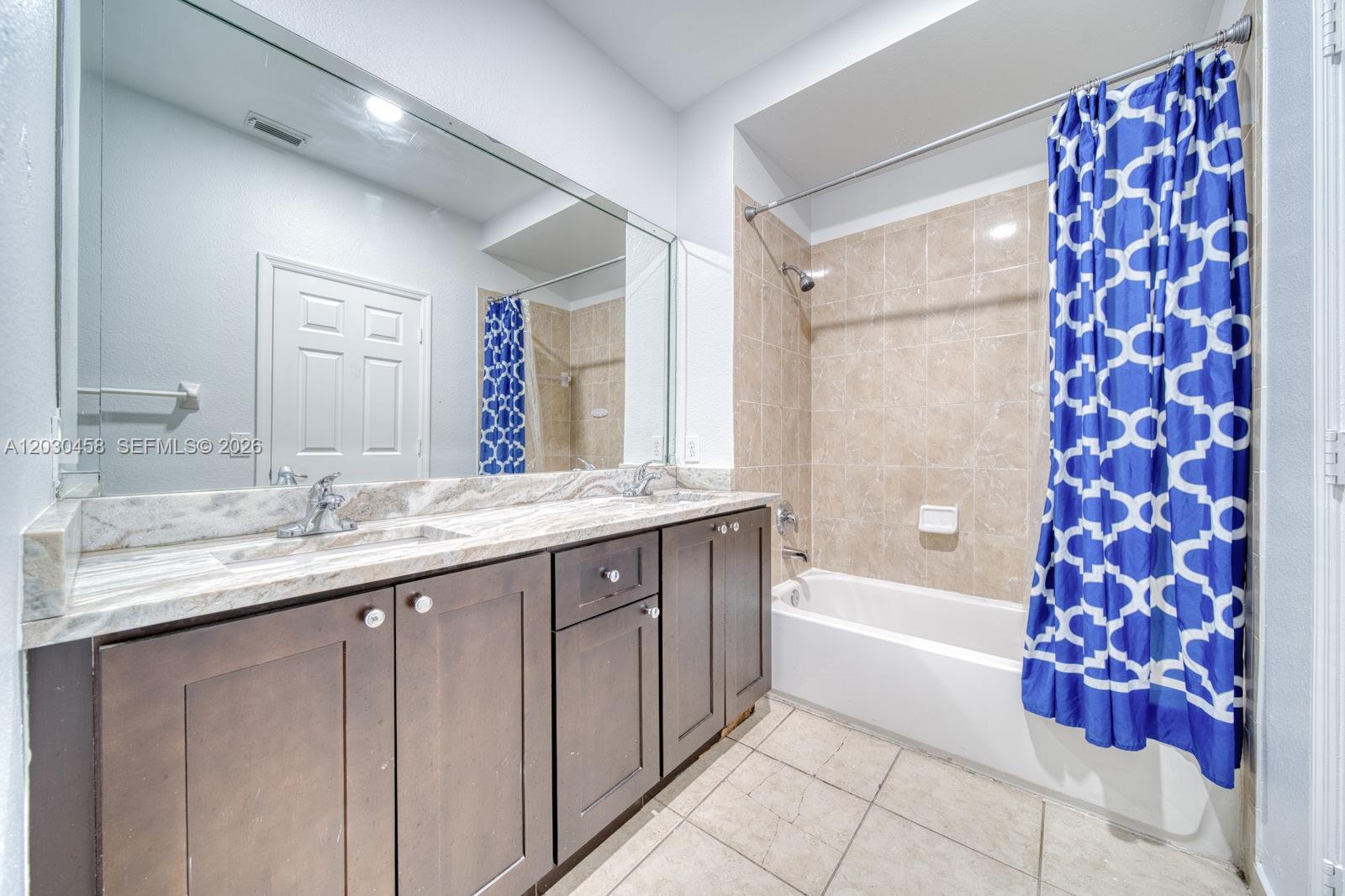 27240 Southwest 138th Path Homestead, FL 33032 - Photo 5 of 44