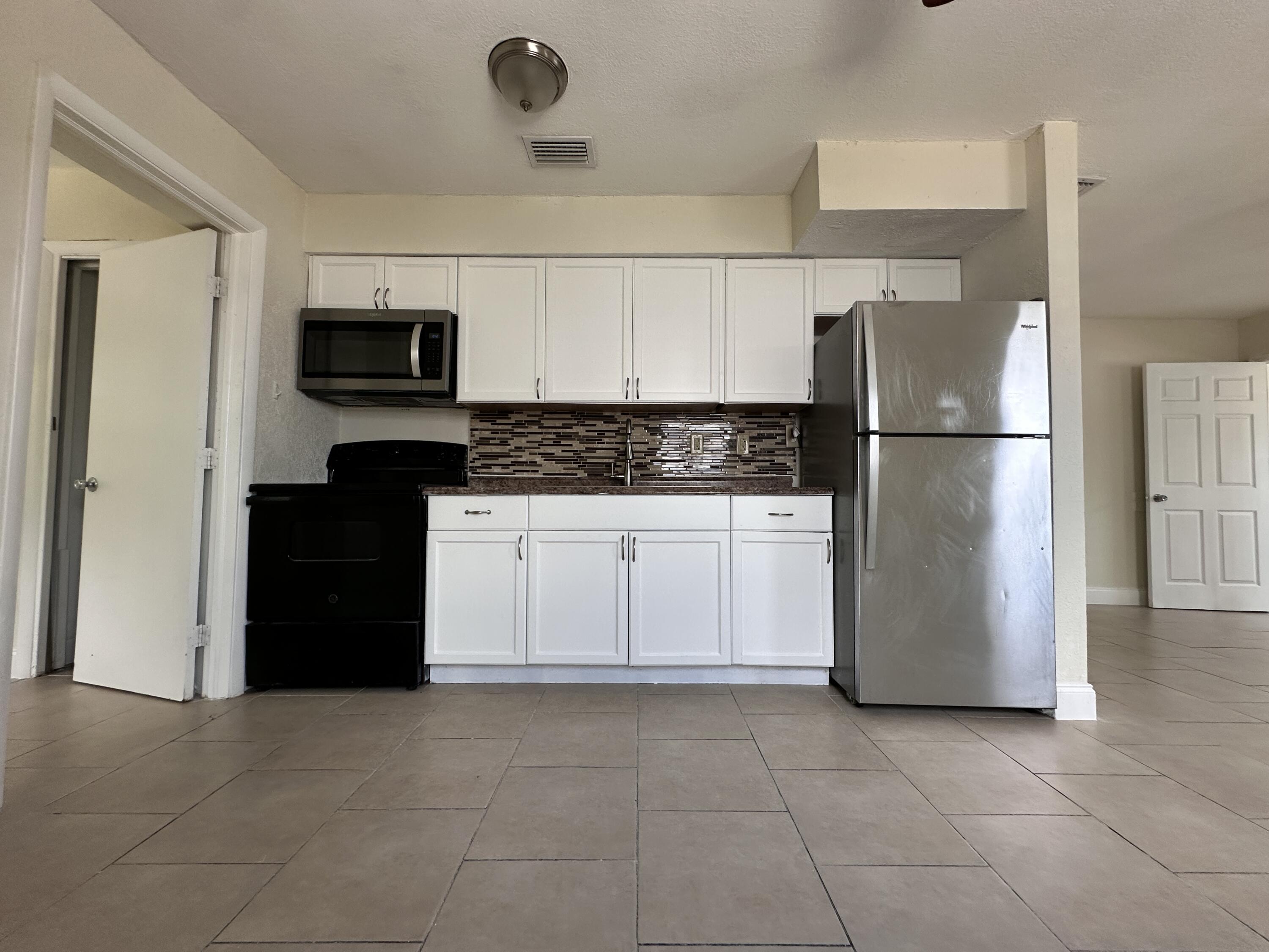 840 West 1st Street Riviera Beach, FL 33404 - Photo 8 of 24 Kitchen