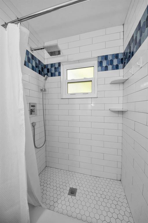 8037 Powder Horn Circle Largo, FL 33773 - Photo 13 of 27 a bathroom with a shower