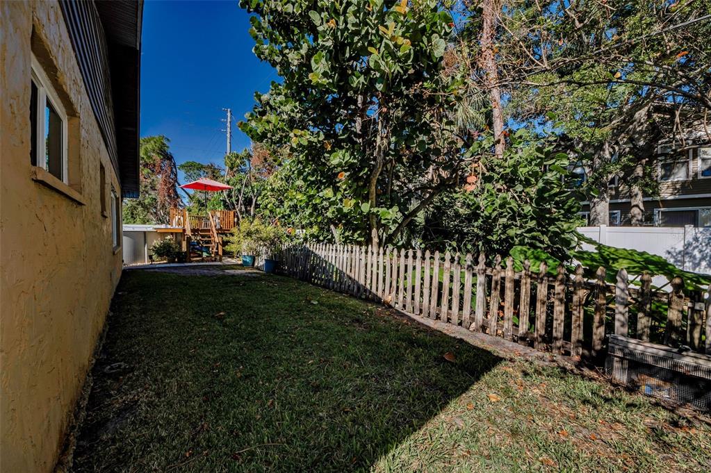 8037 Powder Horn Circle Largo, FL 33773 - Photo 20 of 27 a view of a yard