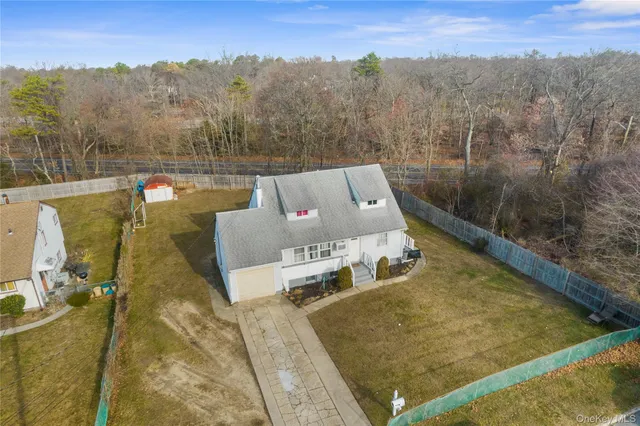 $590,000 | 9 Farragut Avenue, Bay Shore, NY 11706