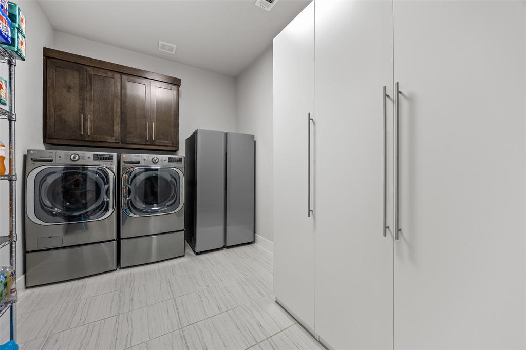 1730 Lone Elm Road Waxahachie, TX 75167 - Photo 28 of 40 a utility room with dryer and washer