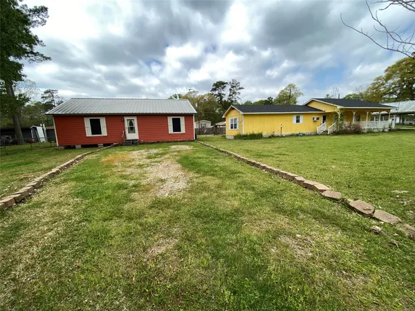 a view of a house with a big yard