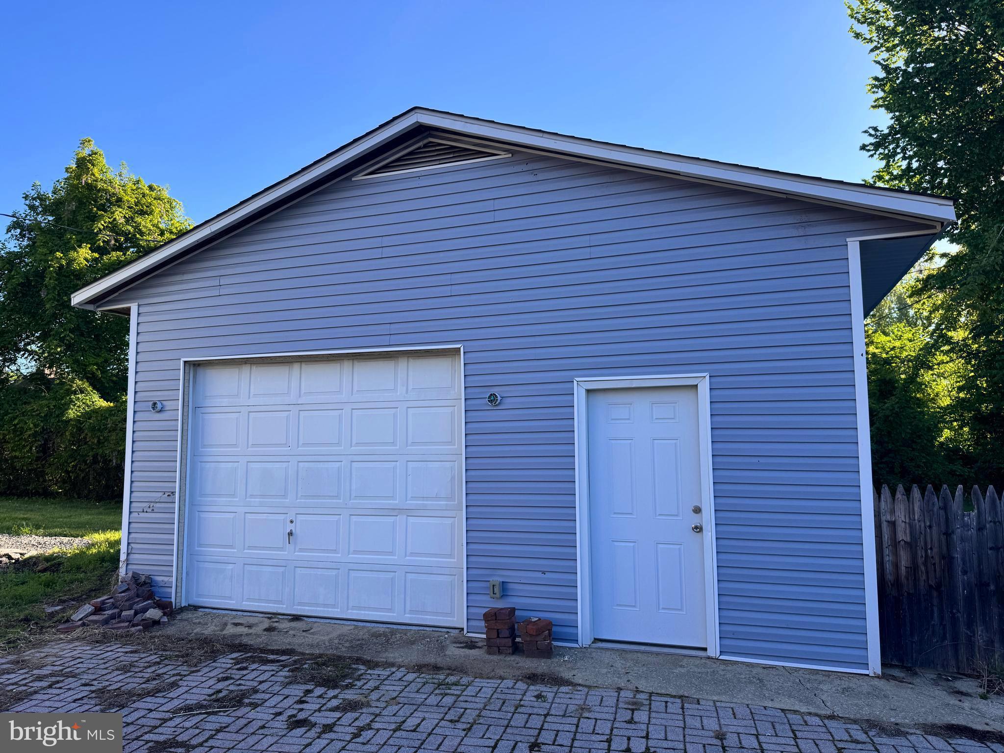 detached  garage