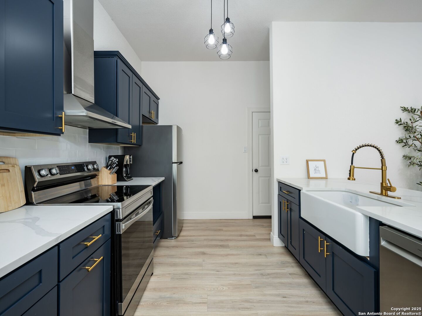 8403 Maple Ridge Drive San Antonio, TX 78239 - Photo 8 of 18