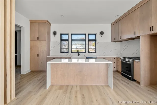 $699,000 | 110 Howard Lane, Jeffersonville, IN 47130