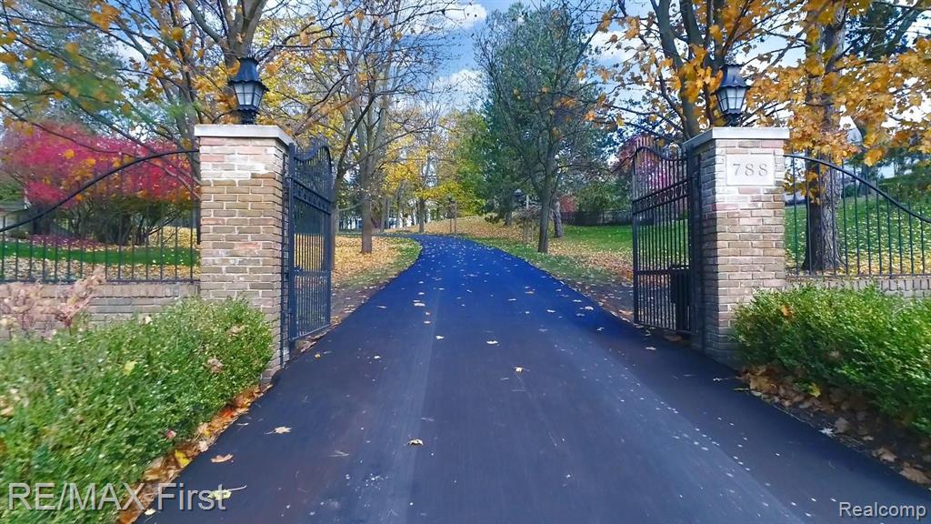 788 Dutton Road Rochester, MI 48306 - Photo 1 of 76