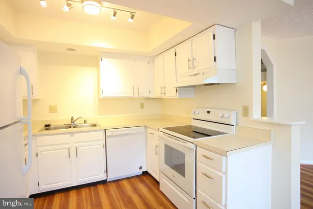 an empty room with a empty space and a ceiling fan