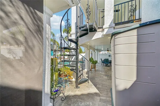 a view of a livingroom with furniture and deck
