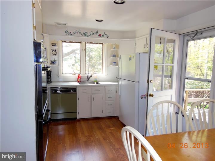 621 Fernfield Circle Wayne, PA 19087 - Photo 5 of 25 Kitchen
