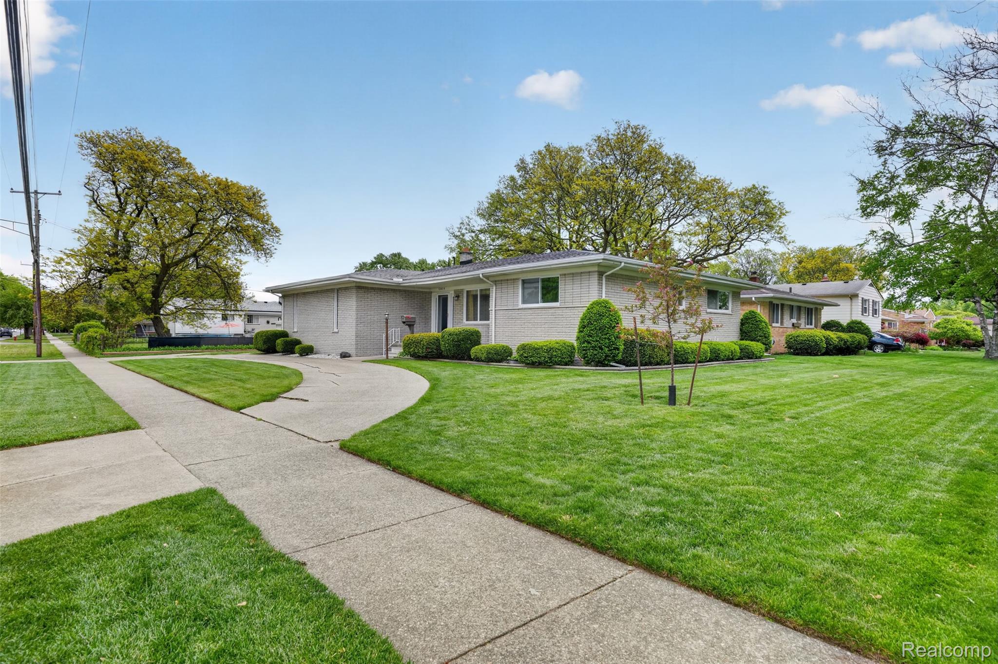 12014 Common Road Warren, MI 48093 - Photo 2 of 30 Ranch-style home featuring a front lawn and brick siding