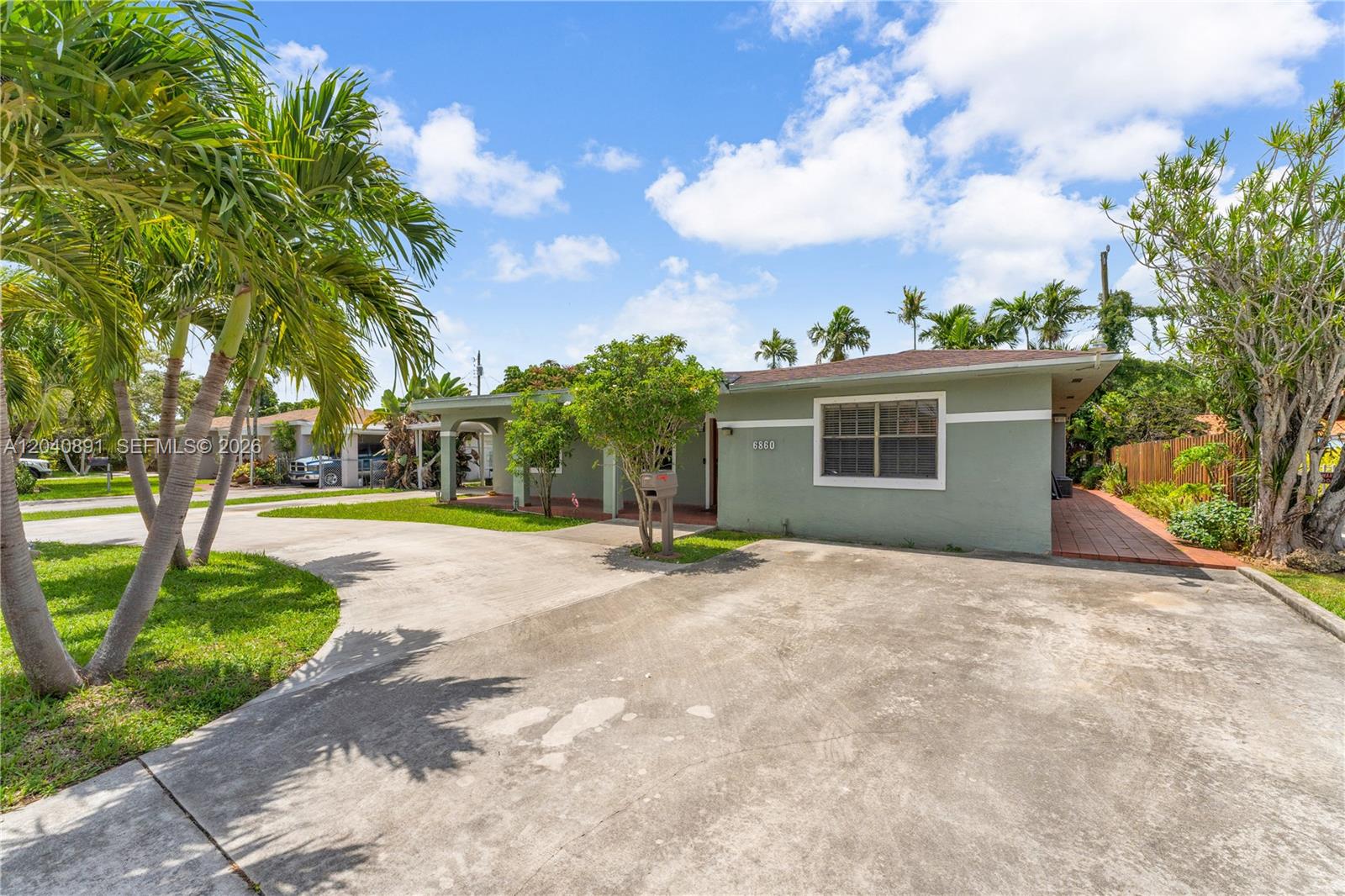 6860 Southwest 18th Street Miami, FL 33155 - Photo 3 of 35