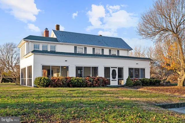 a view of a house with a back yard
