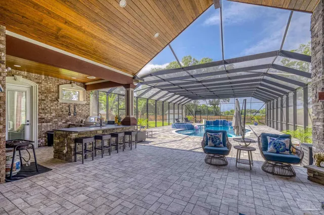 a view of a house with backyard and garden