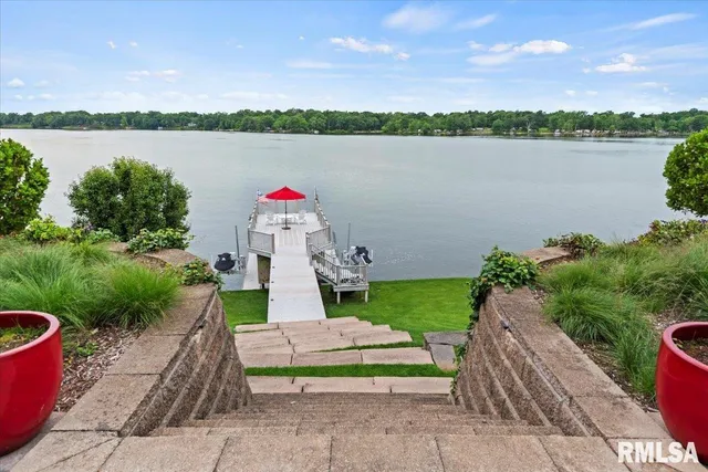 $1,575,000 | 41 Lake Vista Drive, Taylorville, IL 62568
