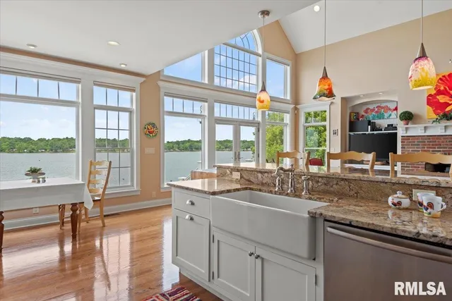 $1,575,000 | 41 Lake Vista Drive, Taylorville, IL 62568