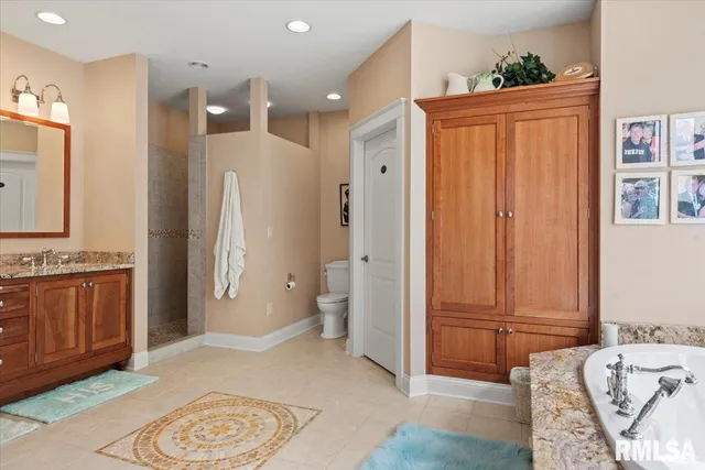 $1,575,000 | 41 Lake Vista Drive, Taylorville, IL 62568