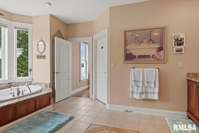 $1,575,000 | 41 Lake Vista Drive, Taylorville, IL 62568