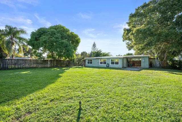 $2,300 | 1875 45th Avenue, Vero Beach, FL 32966