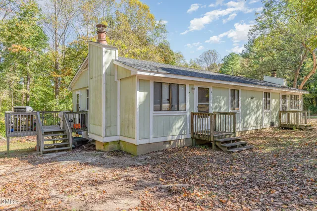 a view of a yard with an trees