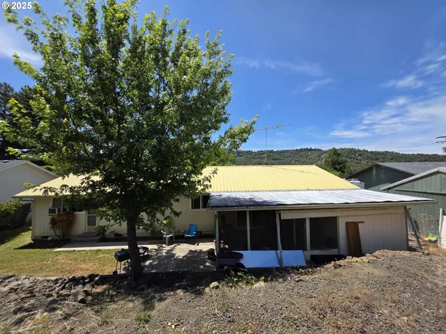 $275,000 | 4545 Northeast Ridenour Street, Winchester, OR 97495