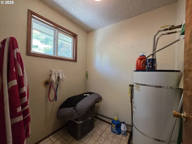 $275,000 | 4545 Northeast Ridenour Street, Winchester, OR 97495