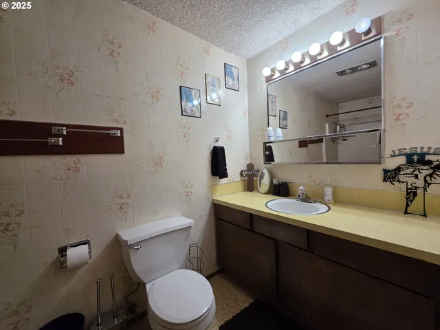 $275,000 | 4545 Northeast Ridenour Street, Winchester, OR 97495