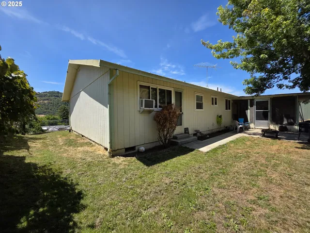 $275,000 | 4545 Northeast Ridenour Street, Winchester, OR 97495