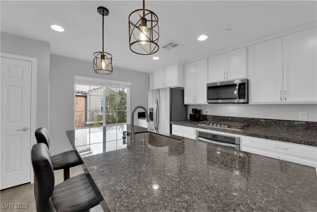 $450,000 | 9956 Sable Point Street, Las Vegas, NV 89178