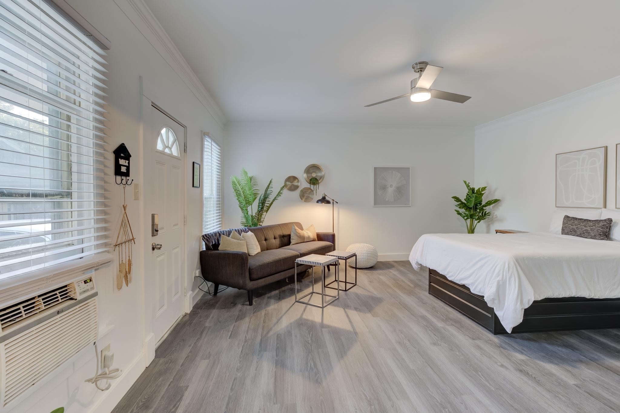 1450 Peabody Avenue Memphis, TN 38104 - Photo 4 of 10 a living room with furniture and wooden floor
