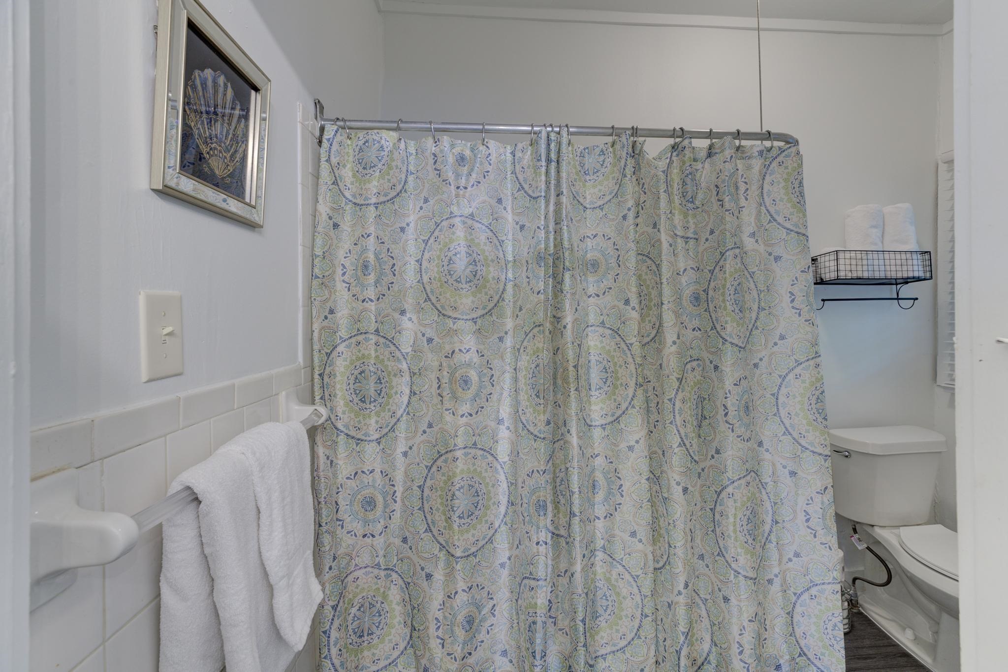 1450 Peabody Avenue Memphis, TN 38104 - Photo 10 of 10 a bathroom with a shower curtain