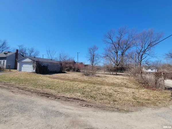 $49,000 | 905 West Monroe Street, Herrin, IL 62948