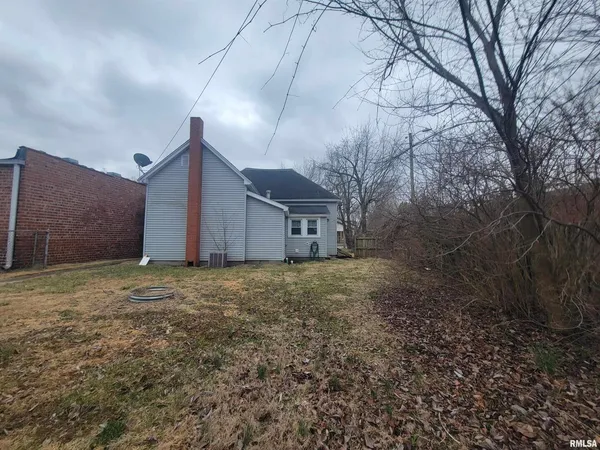 $49,000 | 905 West Monroe Street, Herrin, IL 62948