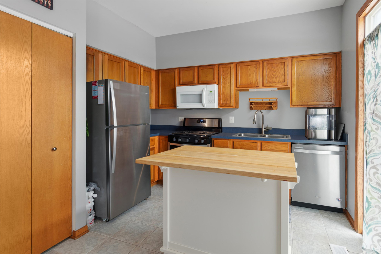 1315 Burns Lane Minooka, IL 60447 - Photo 5 of 17