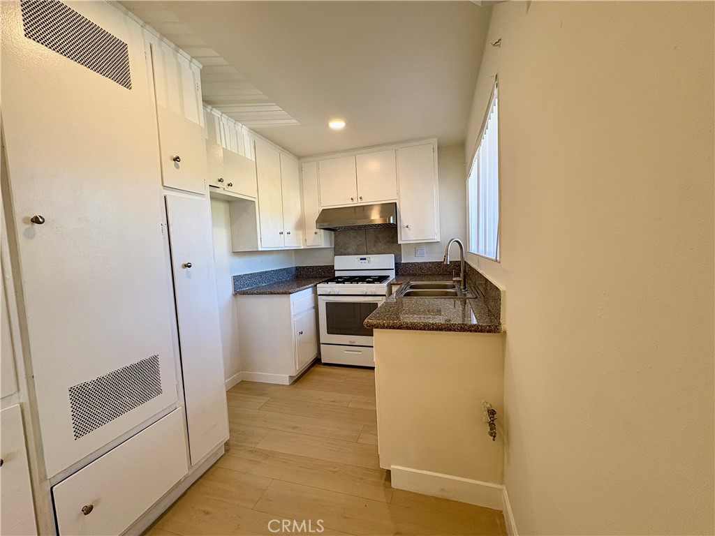 660 East 6th Street, Unit C Azusa, CA 91702 - Photo 4 of 11