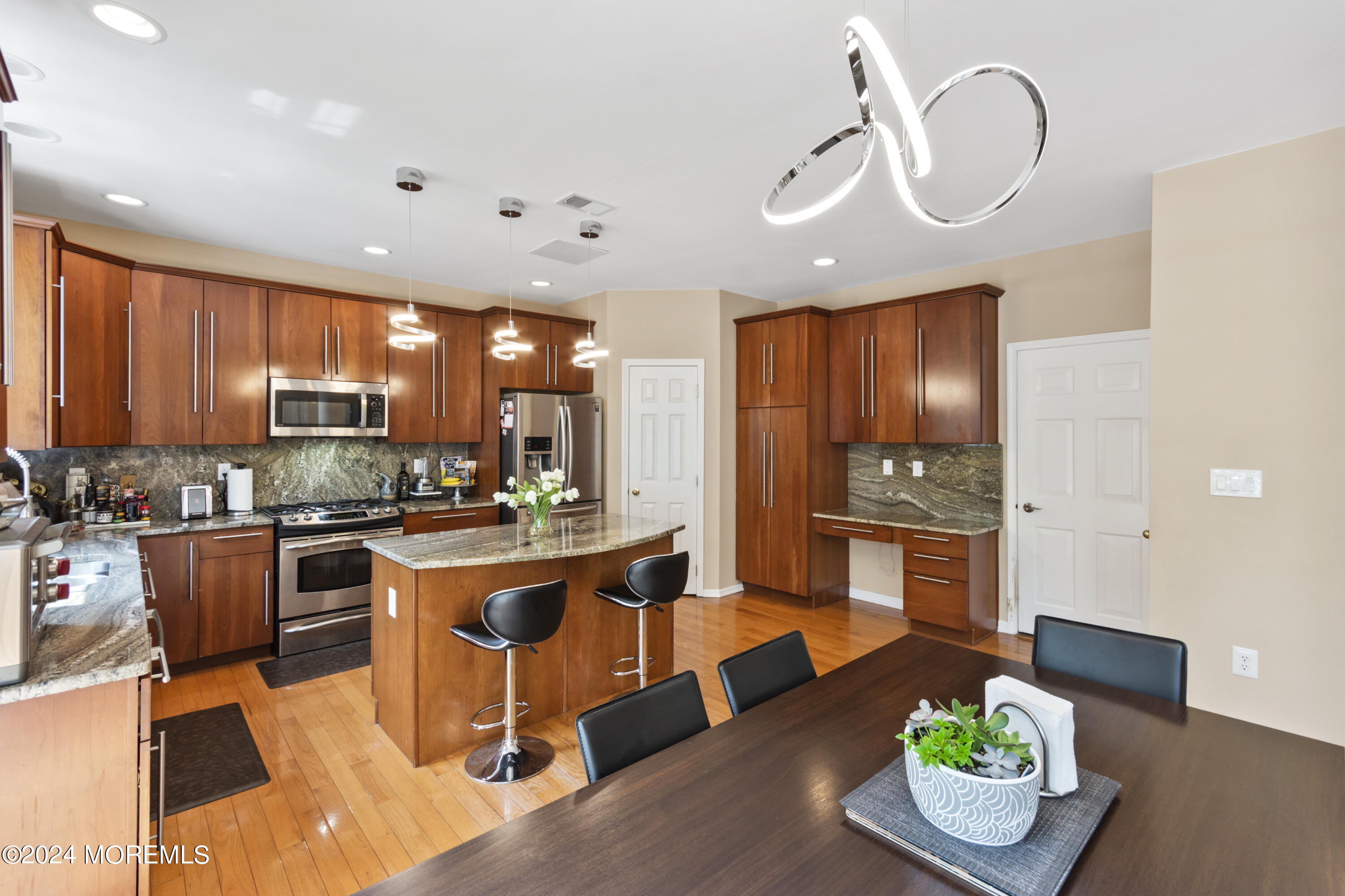 29 Morris Drive Old Bridge, NJ 08857 - Photo 8 of 29 DSC_0135 (2024-08-02T15_47_59.342)