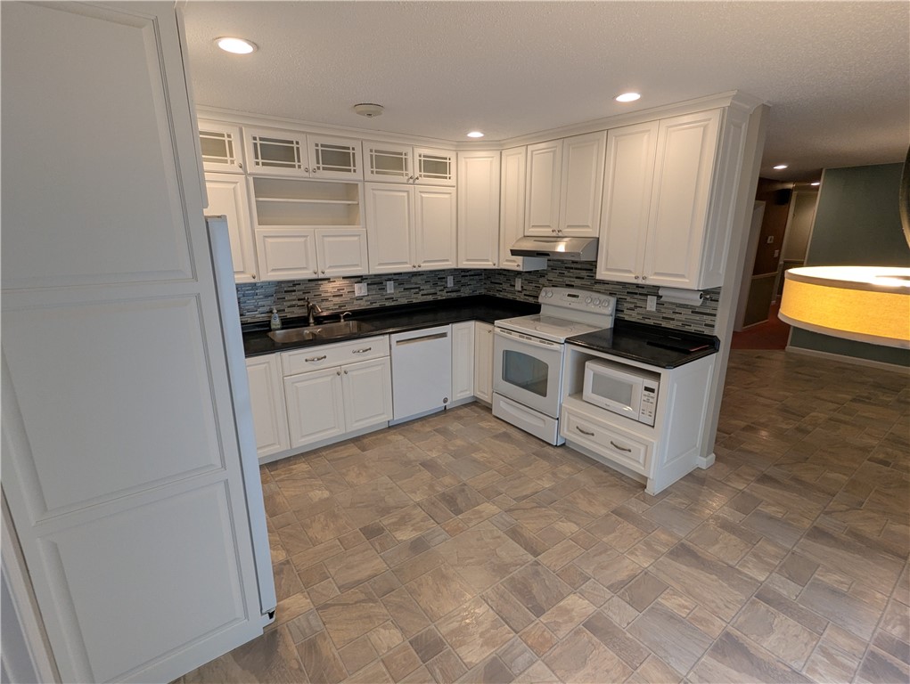 2518 Village Road Charleston, IL 61920 - Photo 11 of 37 Gallery Image 11